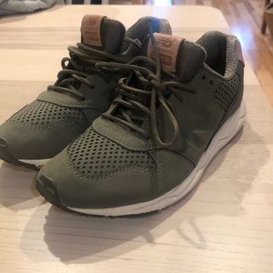 New Balance WRT96 women’s 7.5 sage green